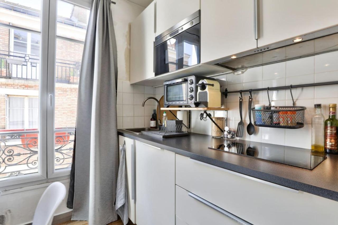 Cozy For 2 People In Montmartre Paris