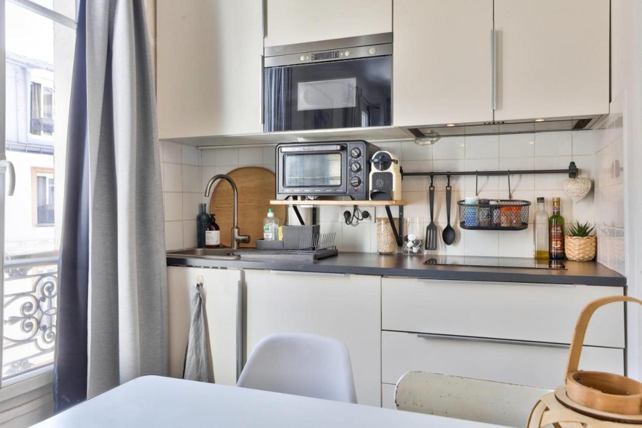 Cozy For 2 People In Montmartre Paris